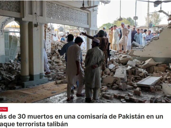 Un ataque con explosivos y armas de fuego contra un cuartel general de la policía en el norte de Pakistán, reivindicado por un grupo islamista armado, deja al menos 31 muertos, entre ellos 16 policías
