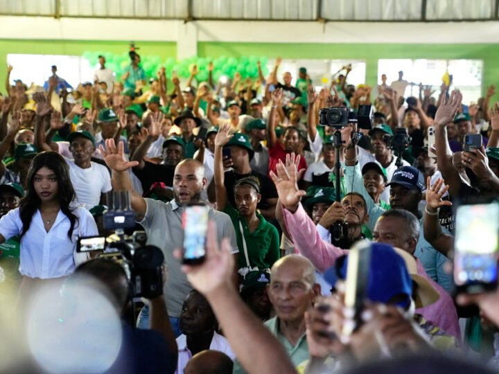 Leonel: «El PRM está viniendo a la Fuerza del Pueblo y eso está ocurriendo en todo el país”