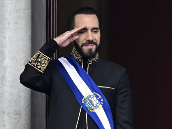 Bukele afirma que misión para rescatar a salvadoreños puede acabar a pandillas en Haití