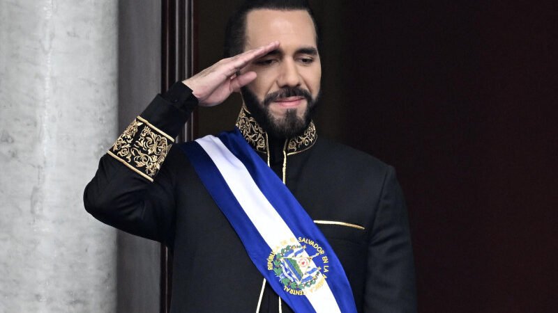 Bukele afirma que misión para rescatar a salvadoreños puede acabar a pandillas en Haití
