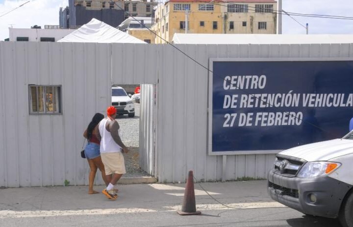 Extranjeros que asistieron a partido RD-Haití siguen en busca de sus vehículos retenidos