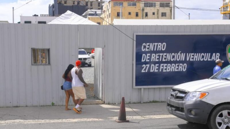 Extranjeros que asistieron a partido RD-Haití siguen en busca de sus vehículos retenidos