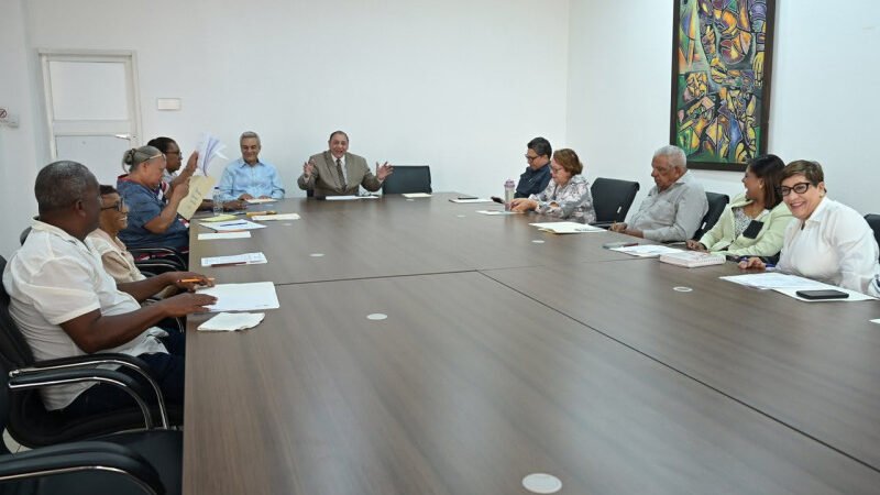 Ministerio de Trabajo anuncia aumento salarial para operadores de máquinas pesadas del área agrícola