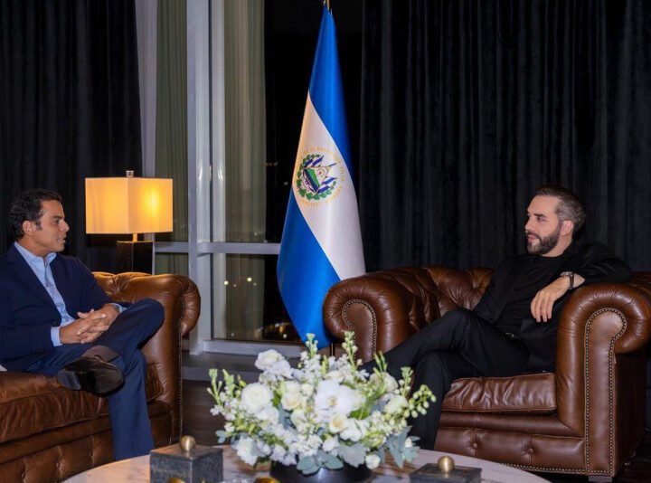 Saymon Díaz visita a Bukele para conversar sobre el nuevo Estadio Nacional de El Salvador