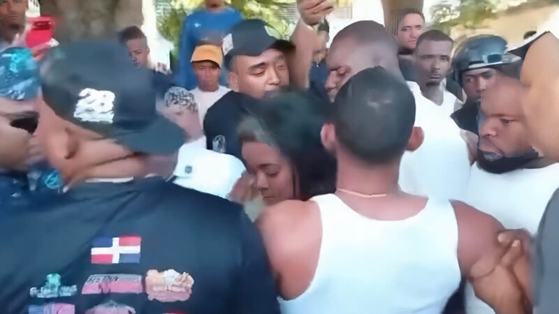 Pacheco se queja de que esposaran a diputada y la Policía envía a su inspector general a investigar