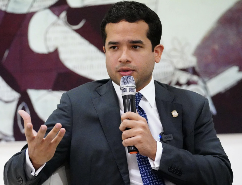 Omar Fernández solicita mayor fiscalización y equilibrio en el Congreso