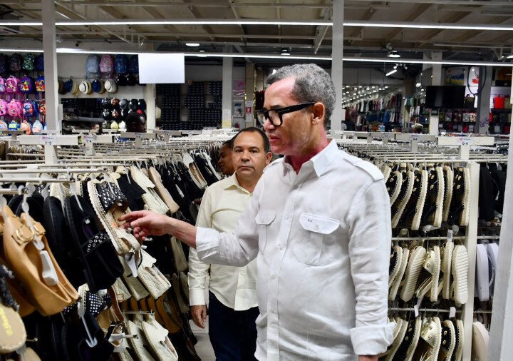 Ministerio de Trabajo sanciona 101 tiendas de inversionistas chinos por violaciones laborales