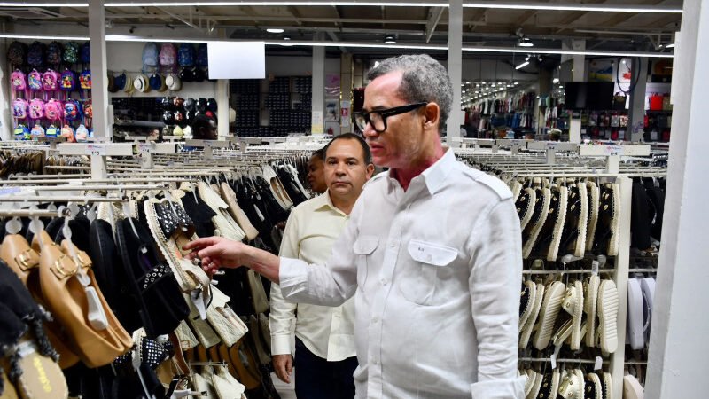 Ministerio de Trabajo sanciona 101 tiendas de inversionistas chinos por violaciones laborales