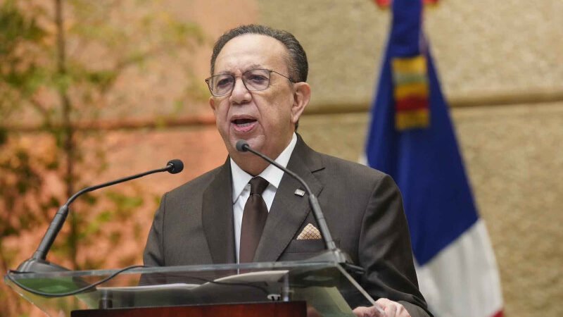 Héctor Valdez Albizu, destaca crecimiento económico a nivel nacional pese a las condiciones adversas