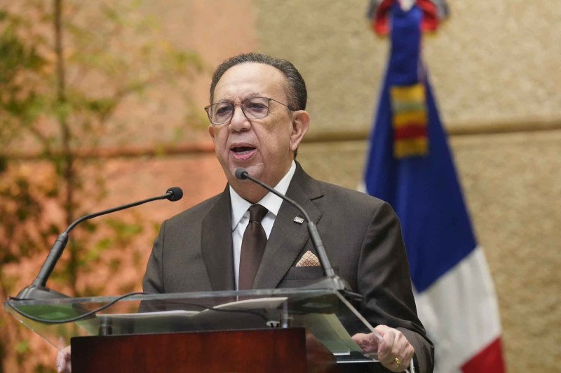 Héctor Valdez Albizu, destaca crecimiento económico a nivel nacional pese a las condiciones adversas