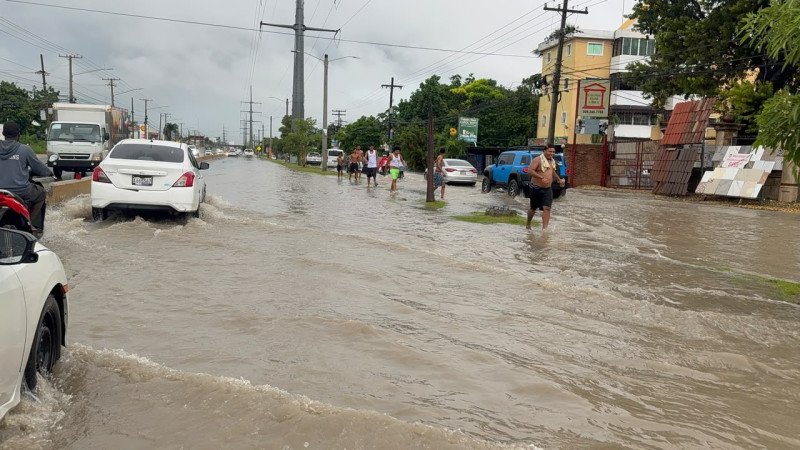 Fuertes lluvias continuaran durante la noche