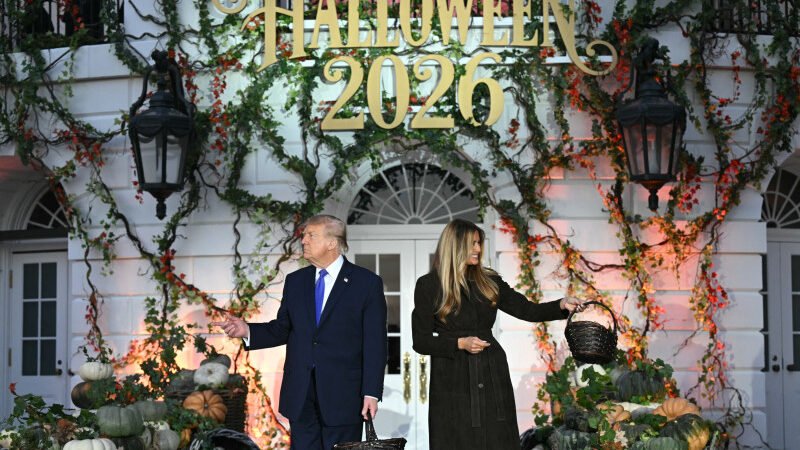 Halloween llega a la Casa Blanca , Donald y Melania Trump celebran entre calabazas