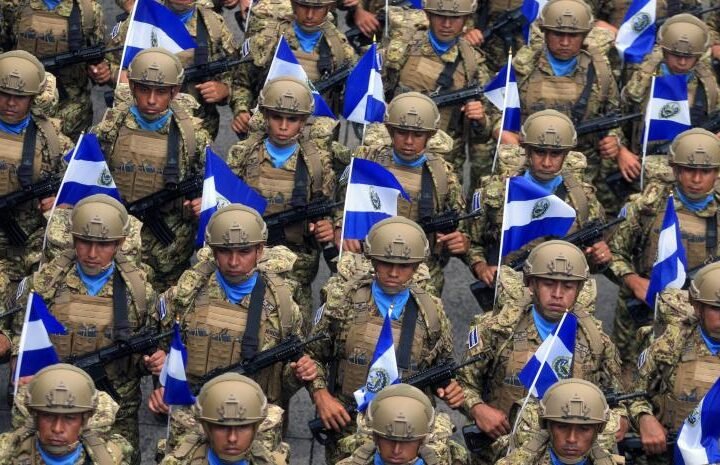 Militares salvadoreños patrullan por primera vez las calles de Puerto Príncipe