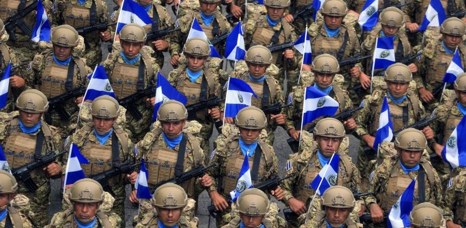 Militares salvadoreños patrullan por primera vez las calles de Puerto Príncipe