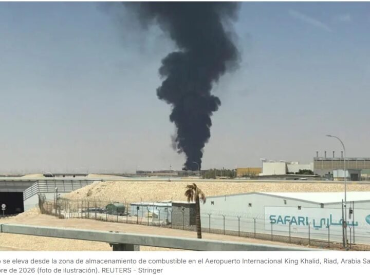 Un misil disparado por los combatientes hutíes de Yemen impacta en el aeropuerto de Riad dejando decenas de heridos