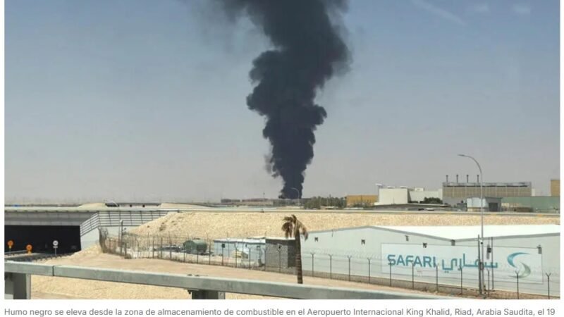 Un misil disparado por los combatientes hutíes de Yemen impacta en el aeropuerto de Riad dejando decenas de heridos