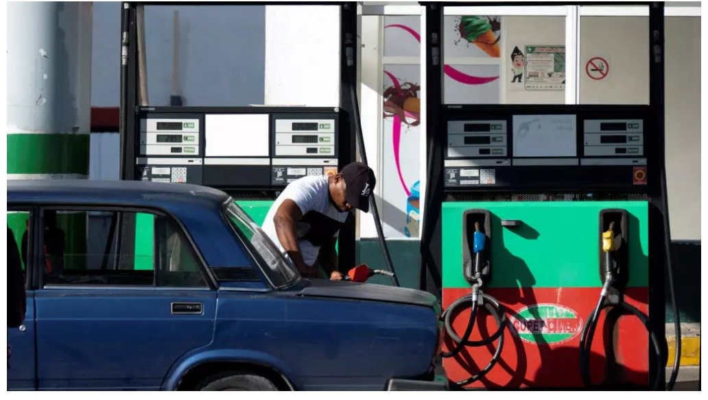 La Habana anuncia una reforma de su sector petrolero, que incluye concesiones a inversionistas extranjeros y la apertura al sector privado local, como parte de su programa de liberalización económica