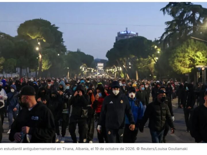 Las manifestaciones continúan en la capital de Albania