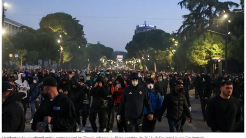 Las manifestaciones continúan en la capital de Albania
