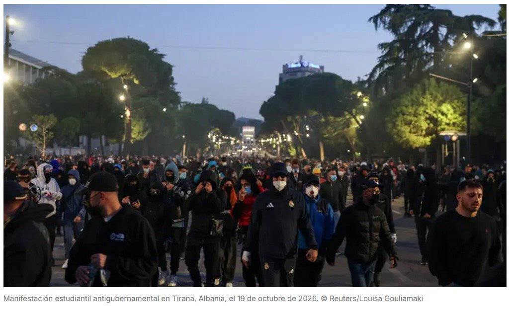 Las manifestaciones continúan en la capital de Albania