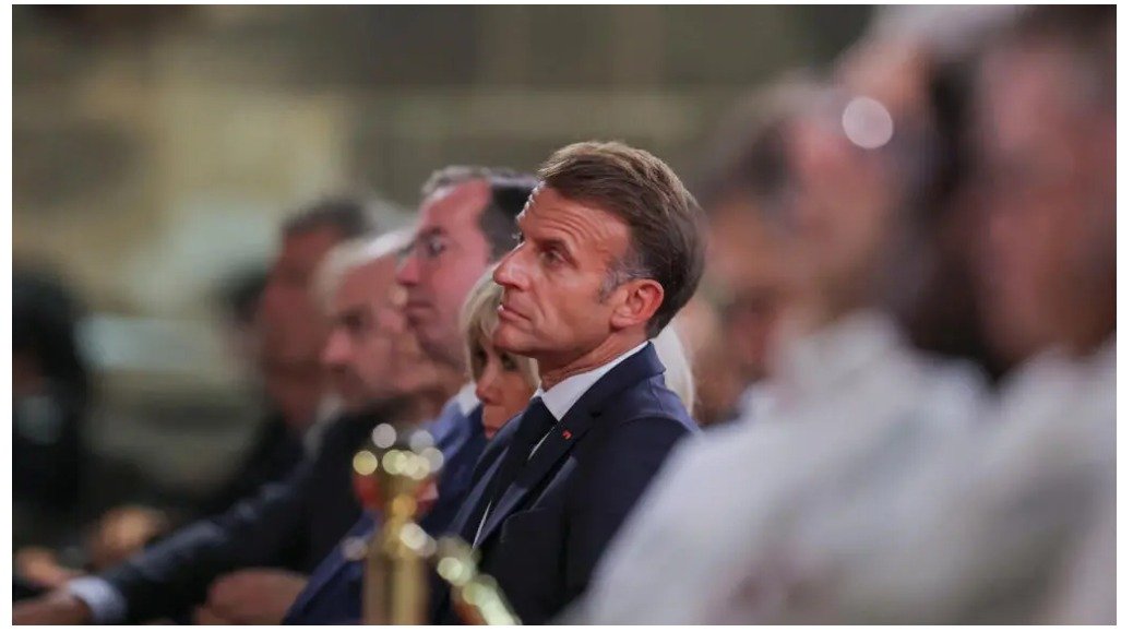 Juventud en ebullición, la pesadilla de la deuda y una campaña electoral secuestrada por extremistas: la presidencia de Macron, tras diez años en el poder, termina en una atmósfera crepuscular, exacerbada por las rivalidades internas en la carrera presidencial