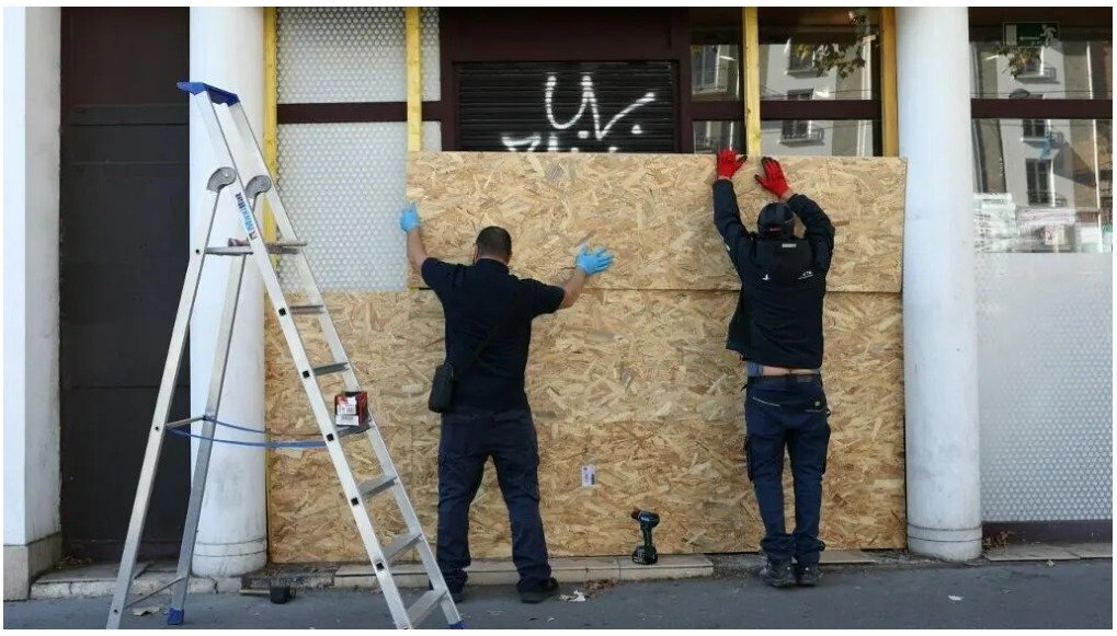 Con un discurso alarmista y un «excepcional» dispositivo de seguridad, las autoridades francesas se preparan para una nueva jornada de movilizaciones contra el alto costo de la vida, prevista para este sábado, en coincidencia con la festividad de Halloween