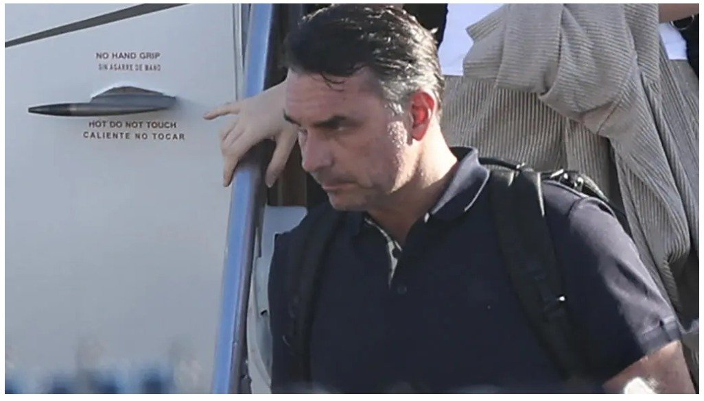 El excandidato conservador Flávio Bolsonaro  desde Estados Unidos que salió de Brasil porque es víctima de una «persecución» en su país, donde según él se vive «un régimen de excepción»