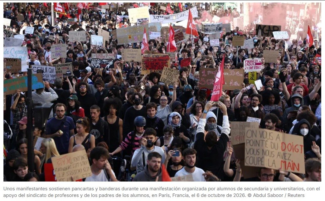 Miles de jóvenes vuelven a ocupar las calles para protestar contra la precariedad en las aulas. Lejos de finalizar las tensiones, los sindicatos han vuelto a amenazar al gobierno con continuar los paros si el gobierno no ofrecía más recursos a las escuelas